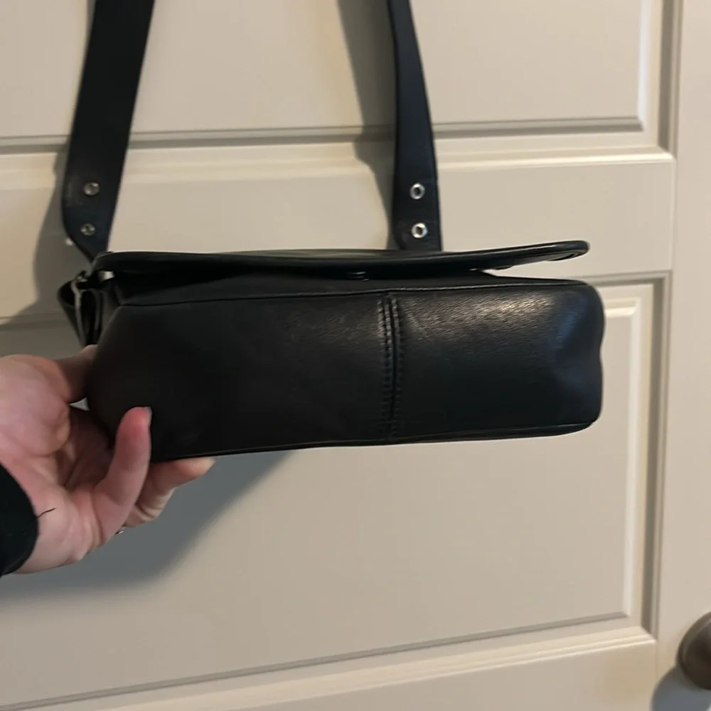 Vintage Coach Flap Front Purse - Picture 4 of 10